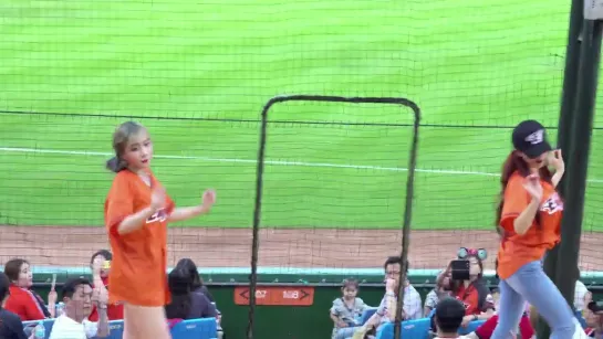 [190706] Mijoo & Jiae @ «Hanwha Eagles vs. KT Wiz»