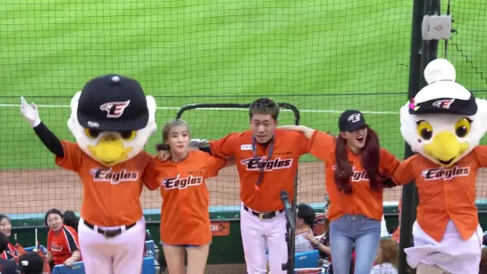 [190706] Mijoo & Jiae @ «Hanwha Eagles vs. KT Wiz»