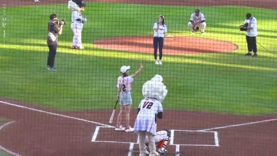 [180801] Mijoo & Jiae @ «KBO League Hanwha Eagles vs KT Wiz 2018»