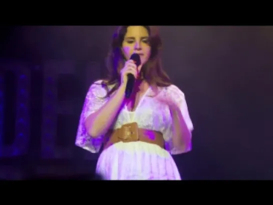 Lana Del Rey – Summertime Sadness (Live @ «Endless Summer Tour»: «Bell Centre»)