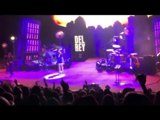 Lana Del Rey – Summertime Sadness (Live @ «Endless Summer Tour»: «Red Rocks Amphitheatre»)