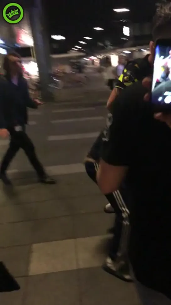 Woman thinks she can assault a dutch cop without consequences. Then finds out how it really works.