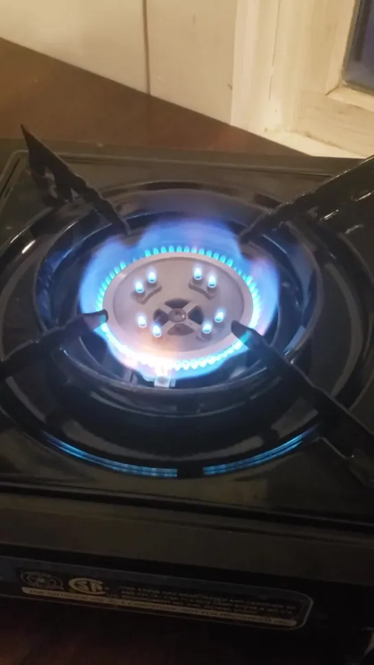 The way the flames set into the burner holes.