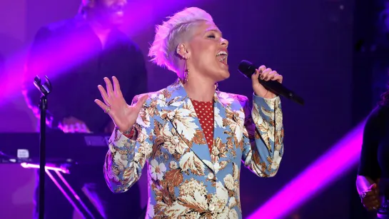 P!nk - Walk Me Home (The Ellen Degeneres Show 2019)