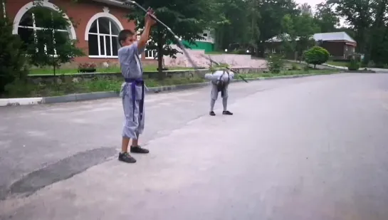 Трехсзвенный цеп (саньцзегунь) в летнем лагере Shaolin Camp