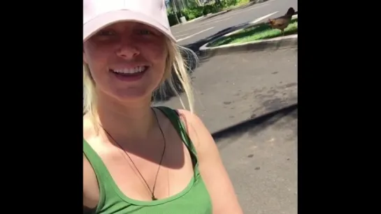 Anikka Albrite снимает петушка и курочку, секс звезда порно модель