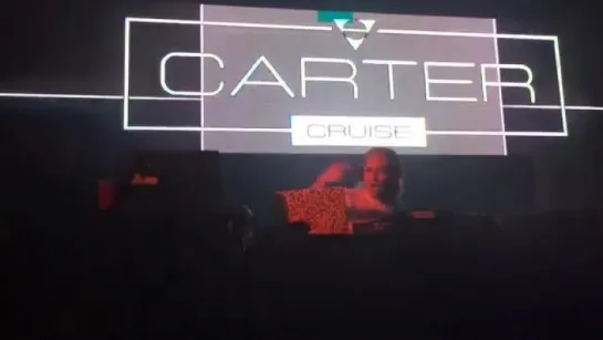 Carter Cruise за пультом наводит тусу, секс звезда порно модель