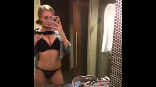 Kendra Sunderland показывает фигуру, звезда порно модель