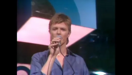 David Bowie - Heroes (Marc Bolan Show, 1977) HQ