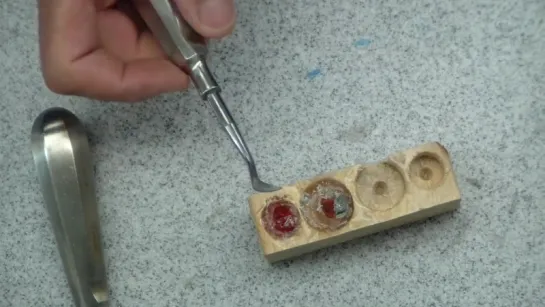 Extraction - Isolated Mandibular Molar - Table Top Demo - Dr. Partridge. Методика удаления зуба на модели.