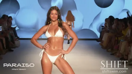 ONEONE Swimwear 2022  SOFIA JAMORA opens Bikini show