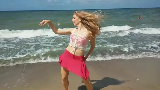 Sexy Dance on the beach - Otilia Bilionera