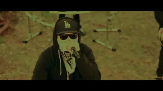 11) Hollywood Undead - Comin In Hot 2011 (Alt.Rock)