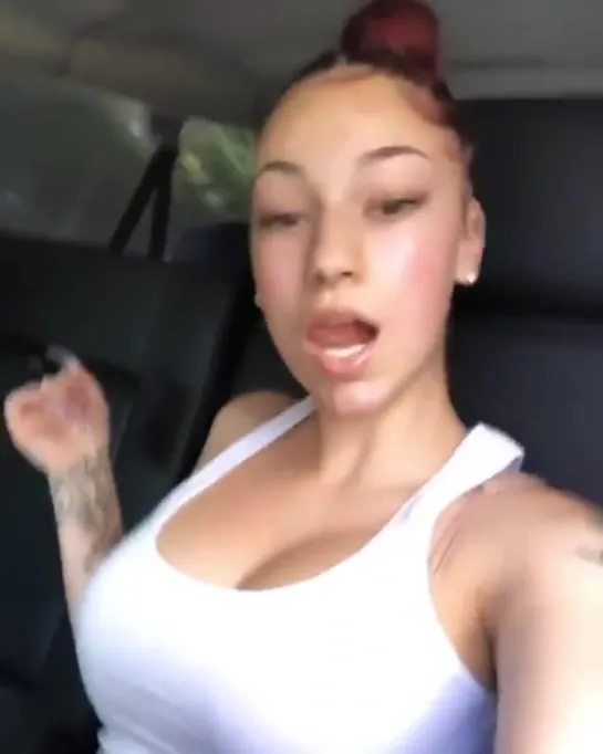 Bhad Bhabie показывает свои прелести [NR]