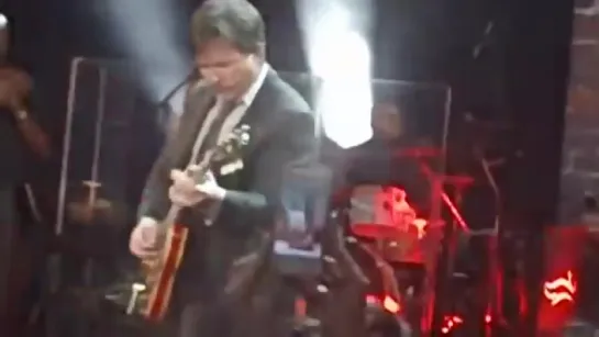 Michael_J_Fox_Playing_Johnny_B_Goode_LIVE