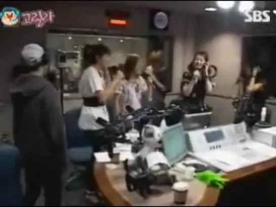 Young Street f(x) sing NU ABO & Heechul dance live