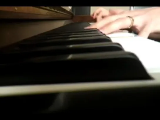 [TWITVID] Yoseob playing the piano