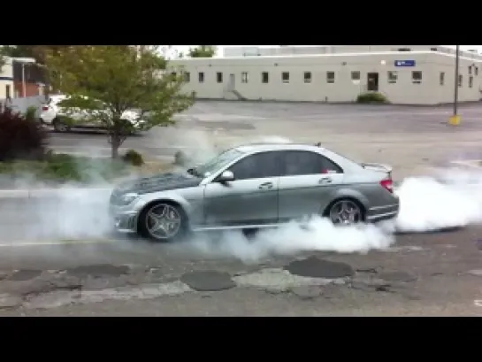 Mercedes-Benz C 63 AMG Burnout Street Race