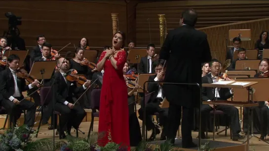 Olga Peretyatko and Shanghai Symphony Orchestra - Giuseppe Verdi: La Traviata, "È strano! È strano!" (Shanghai, 31.12.2015)