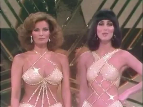 Cher  Raquel Welch - Im a Woman (Live 1975)