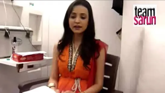 Sanaya Reading Fan Mail