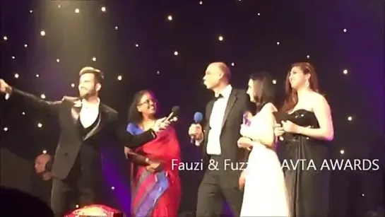 Sanaya Irani getting an award for Rangrasiya in AVTA AWARDS