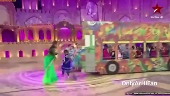 Sanaya Irani - Dance Performance At Star Parivaar Awards 2012