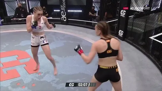 The most PAINFUL female low blow in MMA history 女金蹴り_マン的