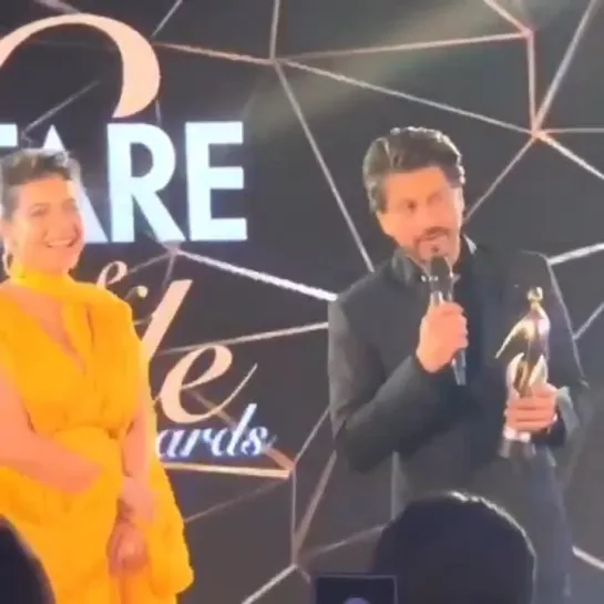 Шахрукх и Каджол на Filmfare Glamour And Style Awards💛