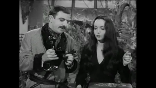 Los Locos Addams 1x10 Morticia, la Casamentera