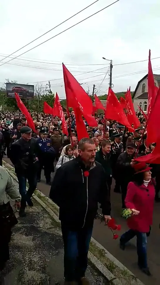 Декоммунизация провалена - Житомир вышел на День Победы с красными флагами