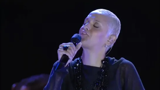 Mariza with Jaques Morelenbaum & Sinfonietta De Lisboa - Medo