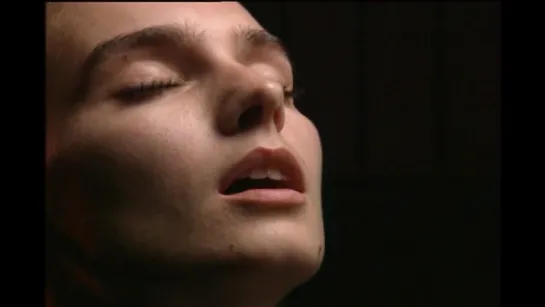 SINEAD O`CONNOR - Sacrifice (cover Elton John) 1991