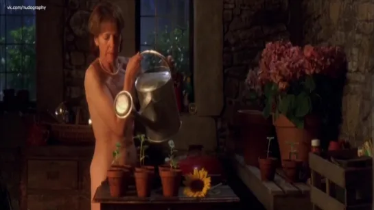 Пенелопа Уилтон (Penelope Wilton) голая в фильме "Девочки из календаря" (Calendar Girls, 2003, Найджел Коул) 1080p