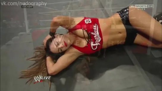 Грудь Никки Беллы (Nikki Bella) - WWE (2014) - слоу-моушн