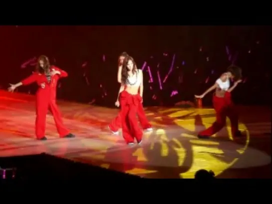 SNSD - Dance Battle@ The 1st ASIA TOUR CONCERT 'Into the New World' in Taiwan