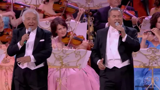 André Rieu & Johann Strauß Orchestra feat. Los Del Rio - Macarena