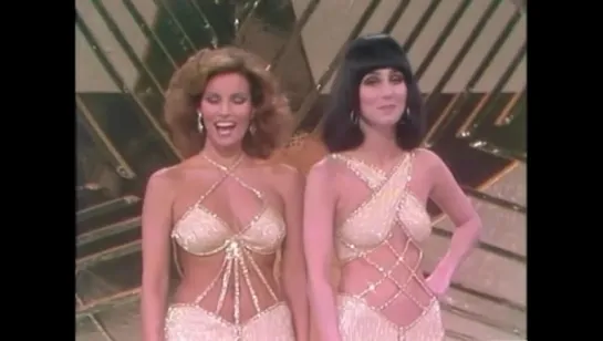 Cher & Raquel Welch - I'm a Woman (Live on The Cher Show)