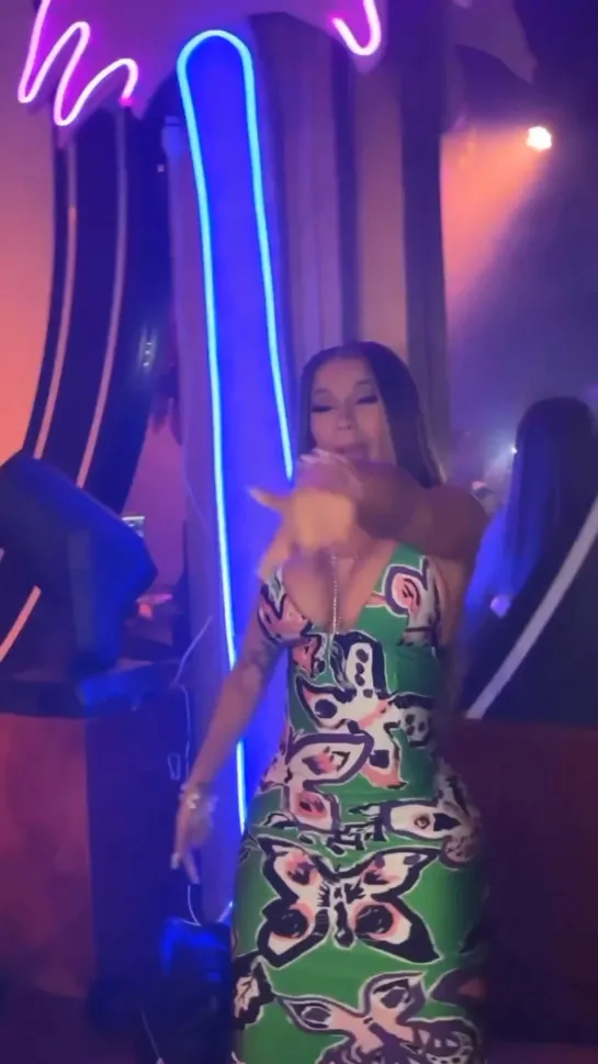 Видео от Cardi B › Карди Би