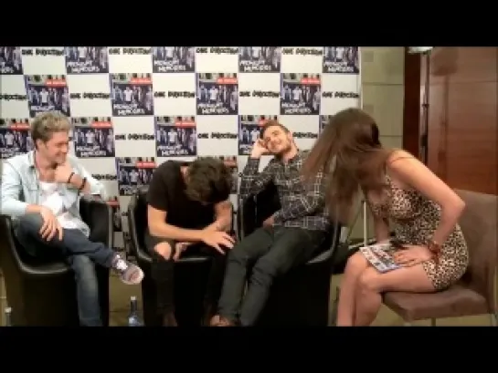 Interview with One Direction (смех Найла)