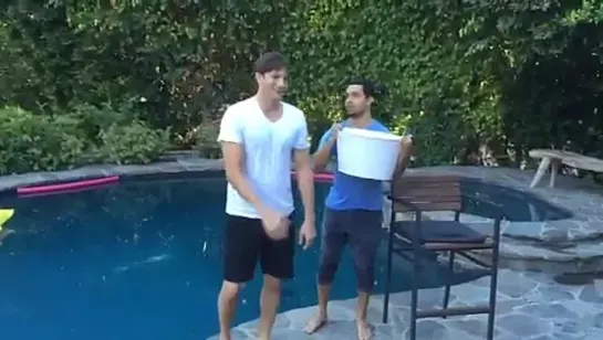 Ice Bucket Challenge - Ashton Kutcher Dax Shepard