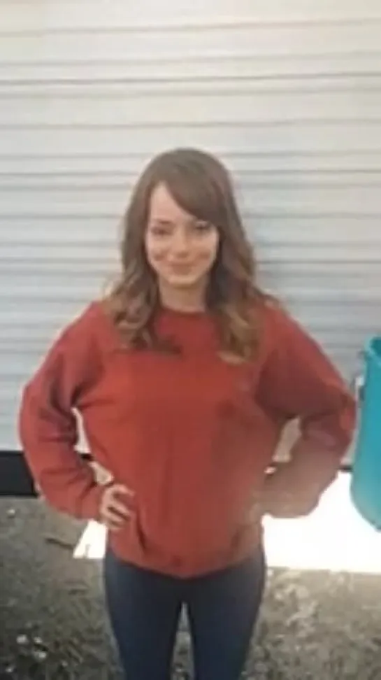 Emma Stone Completes the ALS Ice Bucket Challenge!