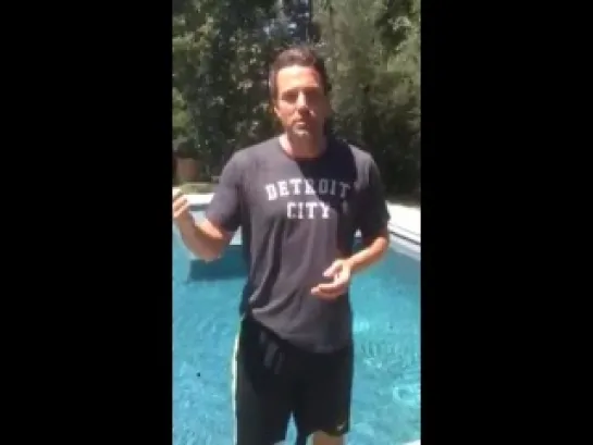 Ben Affleck Takes The ALS Ice Bucket Challenge