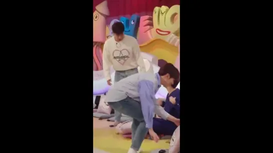 [VK][14.10.18][Fancam] Shownu  Kihyun Hello Counselor recording