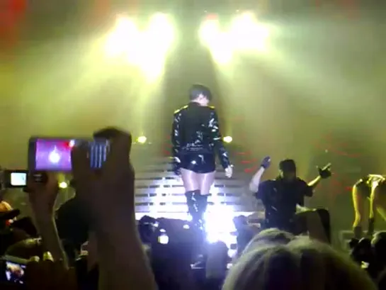 Rihanna - Intro/ Pon de Replay (Ballerup Super Arena, Copenghagen, 10.03.2008)