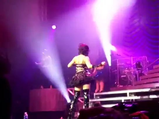 Rihanna - Breakin' Dishes (Zenith, Paris, 11.11.2007)