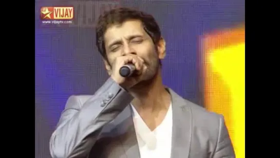 Chiyaan Vikram singing - Star Vijay Nite