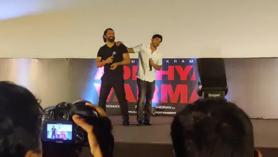 When Chiyaan Vikram asked Dhruv Vikram to perform a scene LIVE on stage - Adithya Varma Audio Launch