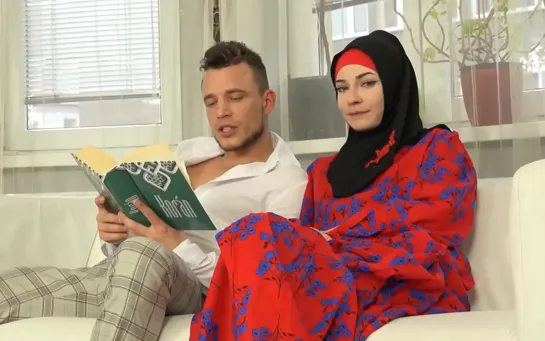 ПОРНО -- ЕЙ 18 -- МОЛОДЕНЬКАЯ МУСЛИМКА СОВСЕМ УЖЕ ОХУЕЛА -- porn sex teen muslim -- Chloe Heart