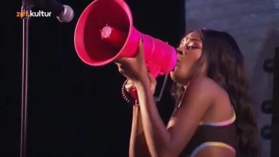 Azealia Banks - - live in festival (2013)